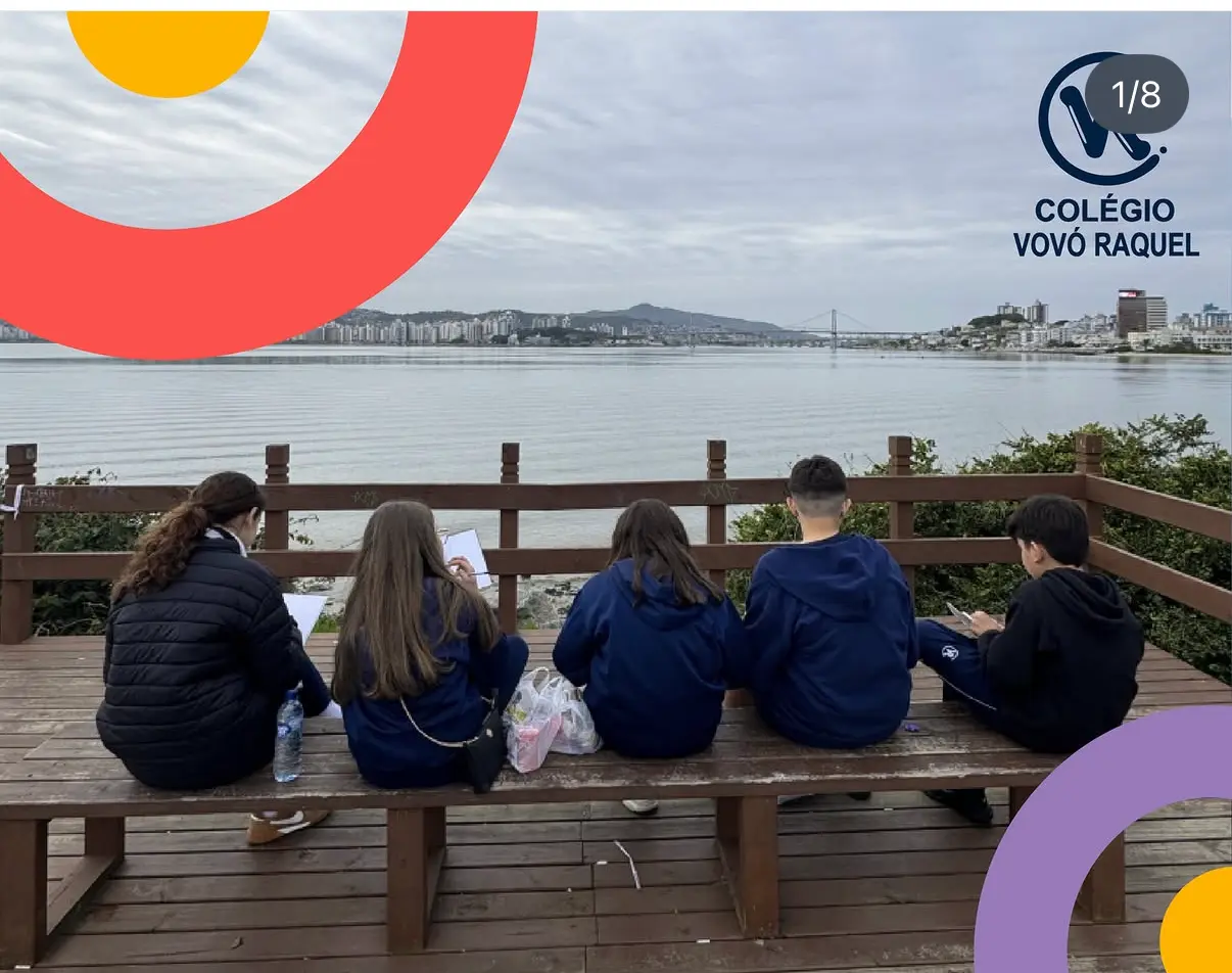 Alunos realizando atividade de observação da cidade