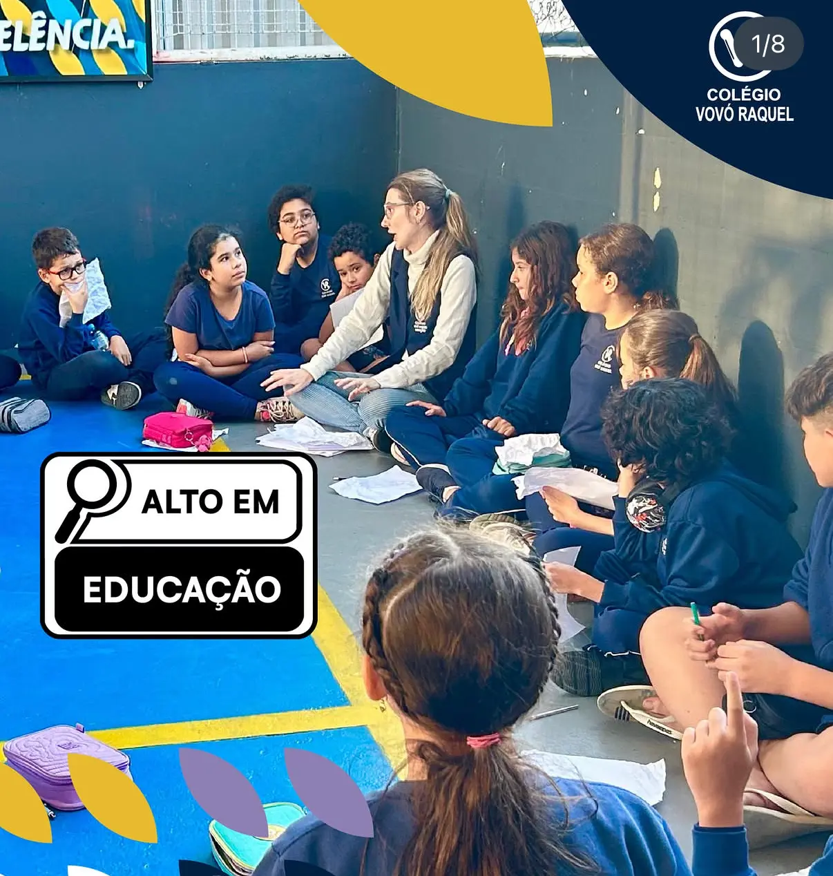 Alunos e professora participando de uma roda de conversa